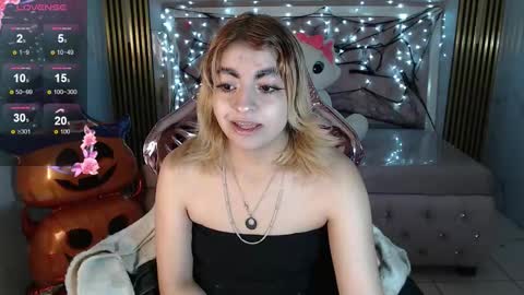 Lili online show from 10/21/25, 04:13