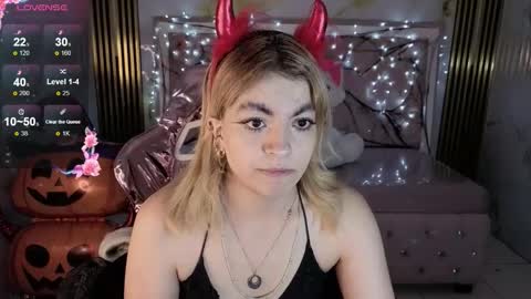 Lili online show from 10/27/25, 03:10