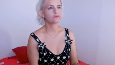 Lili online show from 10/04/25, 06:39