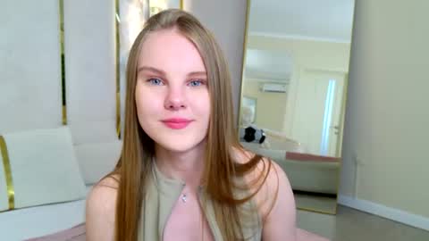 Snapshot of lili_lohan chatting on 07/07/26, 07:23 lili_lohan online show from 07/07/26, 07:23