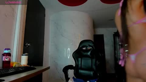 lili_mint_tf online show from 03/25/26, 03:45