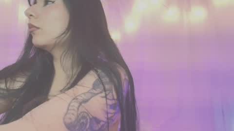 Lili online show from 10/15/25, 08:20