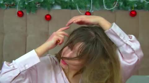 Mia online show from 12/16/25, 06:40