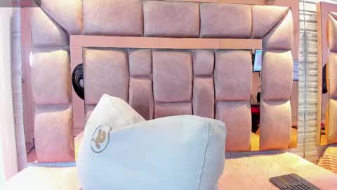 Snapshot of lilian_starfire chatting on 09/30/25, 08:03 LILIAN online show from 09/30/25, 08:03