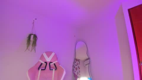 Snapshot of lilian_vergara chatting on 12/09/24, 11:24 holis soy lily chang no olvides el pulgar arriba es muy importante para mi 3 independent model online show from 12/09/24, 11:24