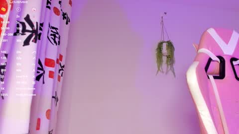 Snapshot of lilian_vergara chatting on 12/16/24, 10:56 holis soy lily chang no olvides el pulgar arriba es muy importante para mi 3 independent model online show from 12/16/24, 10:56