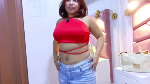 Snapshot of liliana_pink chatting on 05/23/26, 01:44 liliana online show from 05/23/26, 01:44