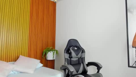 L I L I online show from 12/02/25, 02:17