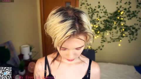 Lilian online show from 11/12/25, 06:25