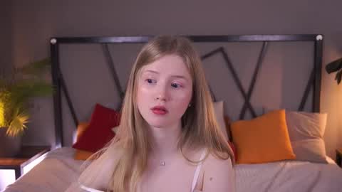 Lilian online show from 11/30/25, 02:10