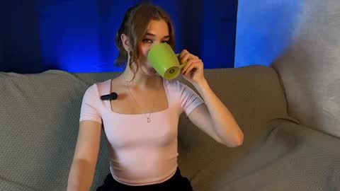 LilianLees online show from 10/21/25, 03:02