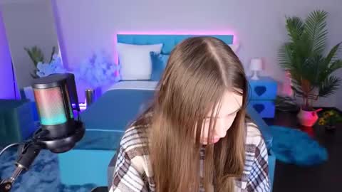 Lili Bakery online show from 12/16/25, 02:16