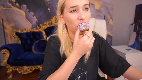 Snapshot of lilielfie chatting on 09/09/25, 06:46 lilielfie online show from 09/09/25, 06:46