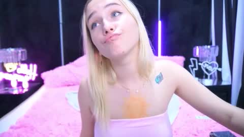 Snapshot of lilielfie chatting on 10/10/25, 03:00 lilielfie online show from 10/10/25, 03:00