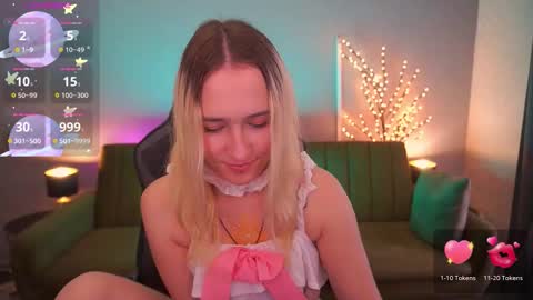 Snapshot of lilielfie chatting on 11/23/25, 07:52 lilielfie online show from 11/23/25, 07:52