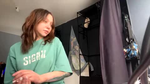 Snapshot of lilies_and_minipoots chatting on 01/15/25, 11:10 Sonechka online show from 01/15/25, 11:10