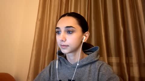 Lina online show from 09/25/25, 10:13