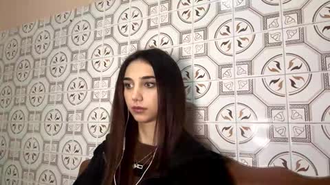 Lina online show from 11/12/25, 10:09