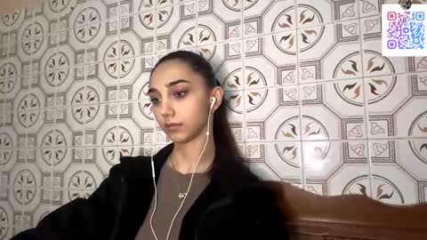 Lina online show from 11/16/25, 10:26