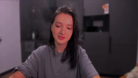 Snapshot of lililaluna chatting on 12/12/24, 01:28 ... online show from 12/12/24, 01:28