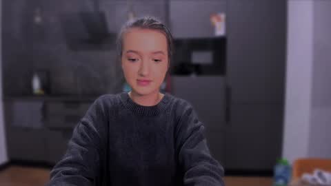 Snapshot of lililaluna chatting on 12/17/24, 02:44 ... online show from 12/17/24, 02:44