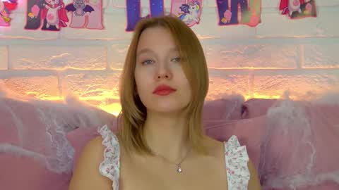 Snapshot of lililinn chatting on 10/27/25, 04:49 LiliLinn online show from 10/27/25, 04:49