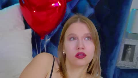 LiliLinn online show from 11/15/25, 05:05