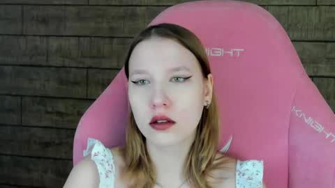 LiliLinn online show from 05/18/26, 04:29