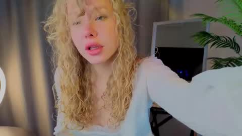 Snapshot of lililok101 chatting on 10/27/25, 02:26 lililok101 online show from 10/27/25, 02:26