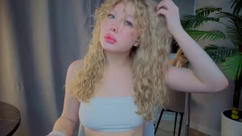 Snapshot of lililok101 chatting on 10/29/25, 02:36 lililok101 online show from 10/29/25, 02:36