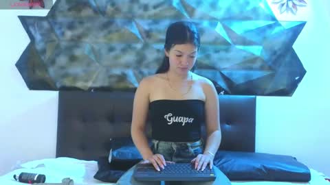 lilimini online show from 12/20/24, 10:32