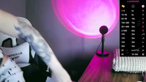 lilirose online show from 10/18/25, 08:20