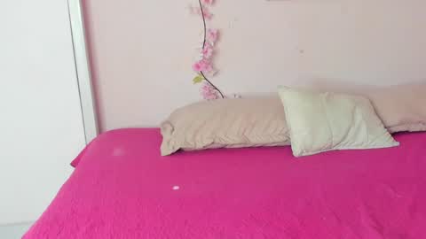 Snapshot of lilirousee chatting on 04/19/26, 02:00 lilirousee online show from 04/19/26, 02:00
