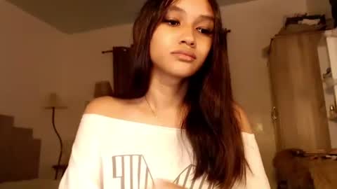 Snapshot of lilit_sensual chatting on 10/23/25, 05:40 Chloe online show from 10/23/25, 05:40