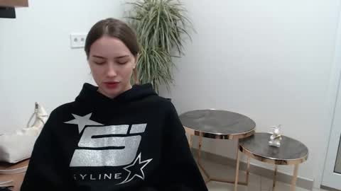 lilit_sweet_ online show from 10/28/25, 10:52