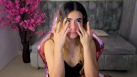 Snapshot of lilith4_s chatting on 10/23/25, 10:47 Lilith online show from 10/23/25, 10:47