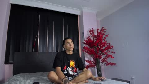 Snapshot of lilith_and_marcusblain chatting on 12/28/24, 06:50 Lili  Marcus online show from 12/28/24, 06:50