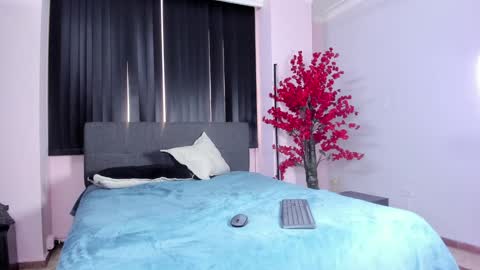 Snapshot of lilith_and_marcusblain chatting on 01/17/25, 10:23 Lili  Marcus online show from 01/17/25, 10:23