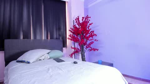 Snapshot of lilith_and_marcusblain chatting on 02/26/25, 10:20 Lili  Marcus online show from 02/26/25, 10:20