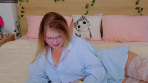 Lilith Bonheur online show from 11/23/25, 05:57