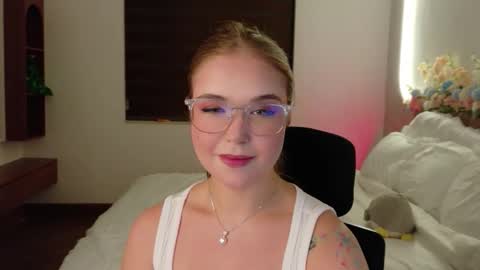 Snapshot of lilith_bonheur chatting on 04/07/26, 09:48 Lilith Bonheur online show from 04/07/26, 09:48