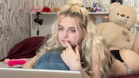 Snapshot of lilith_butterfly chatting on 04/23/26, 12:29 Lilly online show from 04/23/26, 12:29