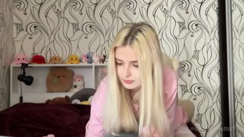 Snapshot of lilith_butterfly chatting on 05/01/26, 11:15 Lilly online show from 05/01/26, 11:15