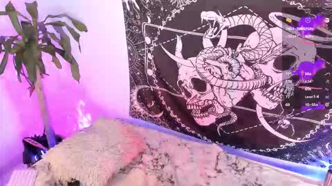 Snapshot of lilith_jovovich chatting on 12/17/25, 11:11 online show from 12/17/25, 11:11