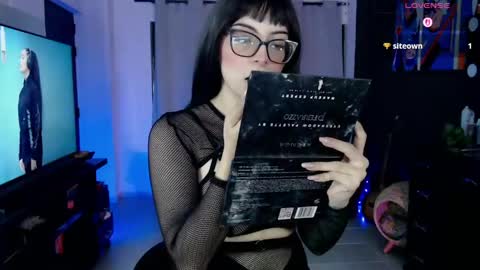 Snapshot of lilith_lennox chatting on 04/21/26, 12:12 lilith online show from 04/21/26, 12:12