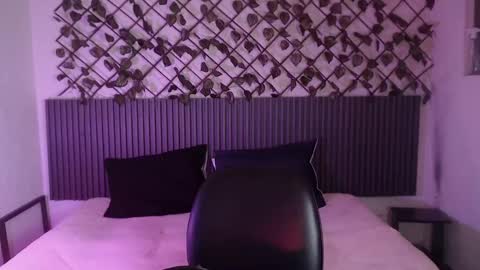 Lilith Patton  online show from 12/19/25, 12:45