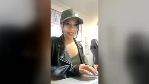 Snapshot of lilith_vanellope chatting on 06/20/26, 04:21 lilith online show from 06/20/26, 04:21