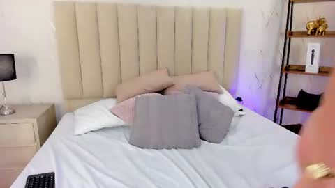 Snapshot of lilithharperr_ chatting on 07/18/26, 04:49 LILITH online show from 07/18/26, 04:49