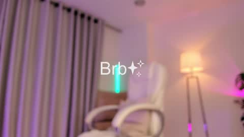 Snapshot of lilithhfosterr chatting on 12/17/24, 11:49 Lili online show from 12/17/24, 11:49