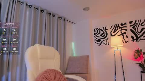 Snapshot of lilithhfosterr chatting on 01/27/25, 08:39 Lili online show from 01/27/25, 08:39